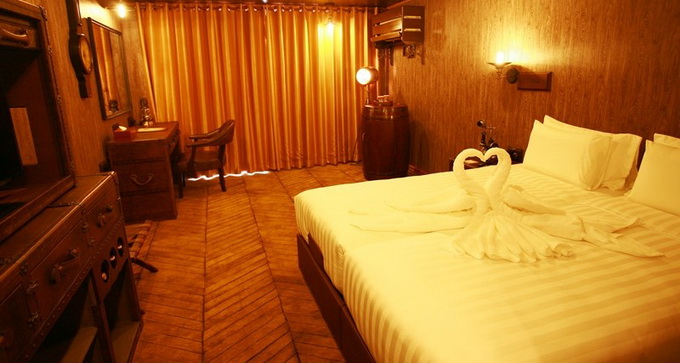 floating hotel yangon